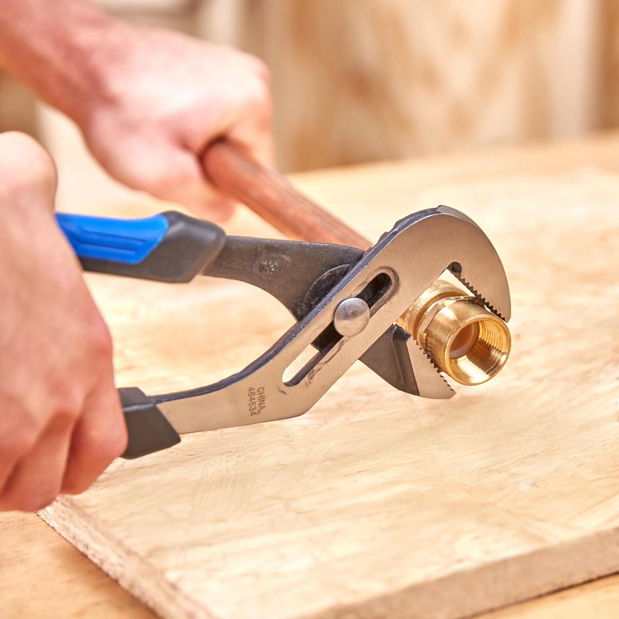 Kobalt 12-in Tongue and Groove Pliers 4 Kobalt 12-in Tongue and Groove Pliers - Image 4