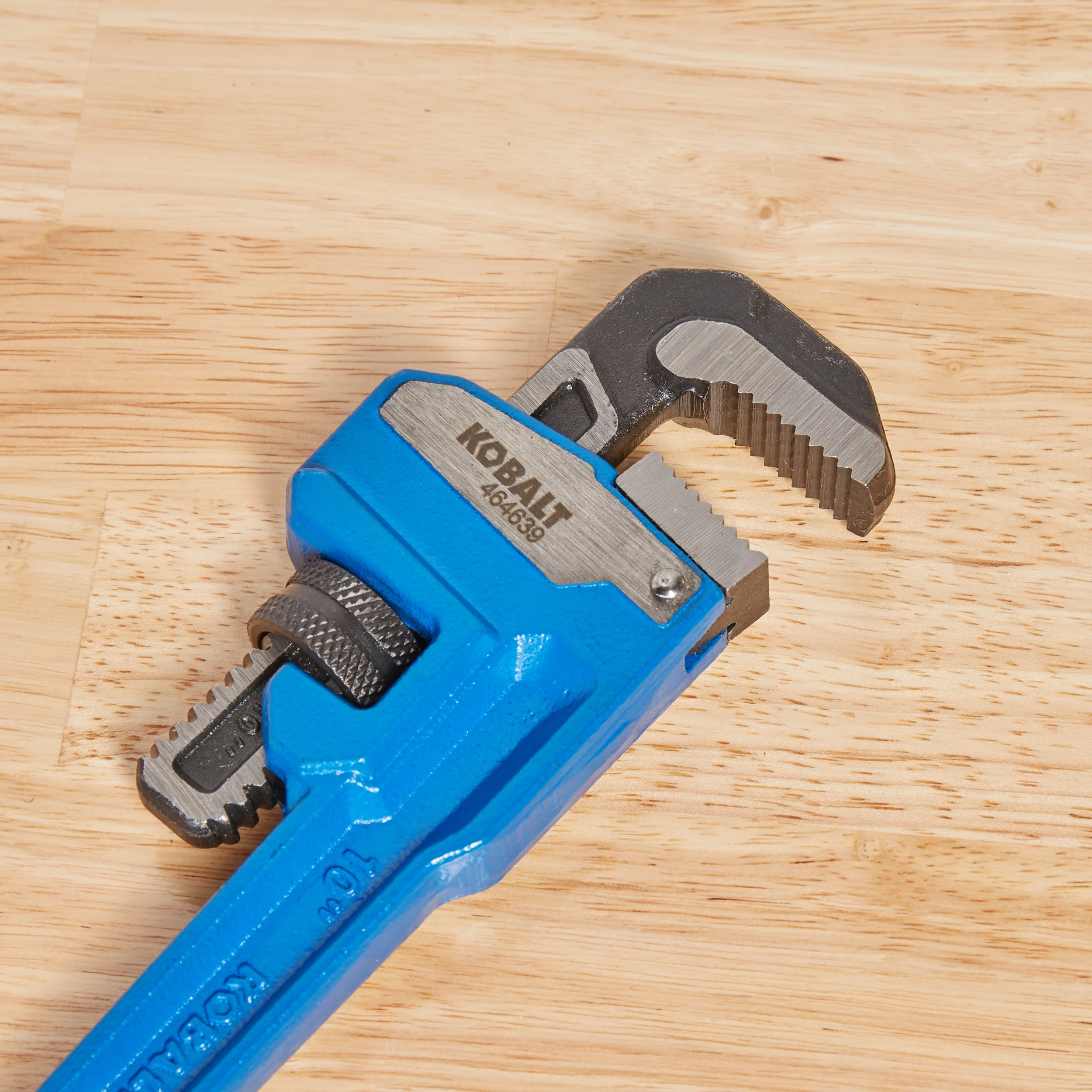 Kobalt Pipe Wrenches 10-in Cast Iron Pipe Wrench 4 Kobalt Pipe Wrenches 10-in Cast Iron Pipe Wrench - Image 4
