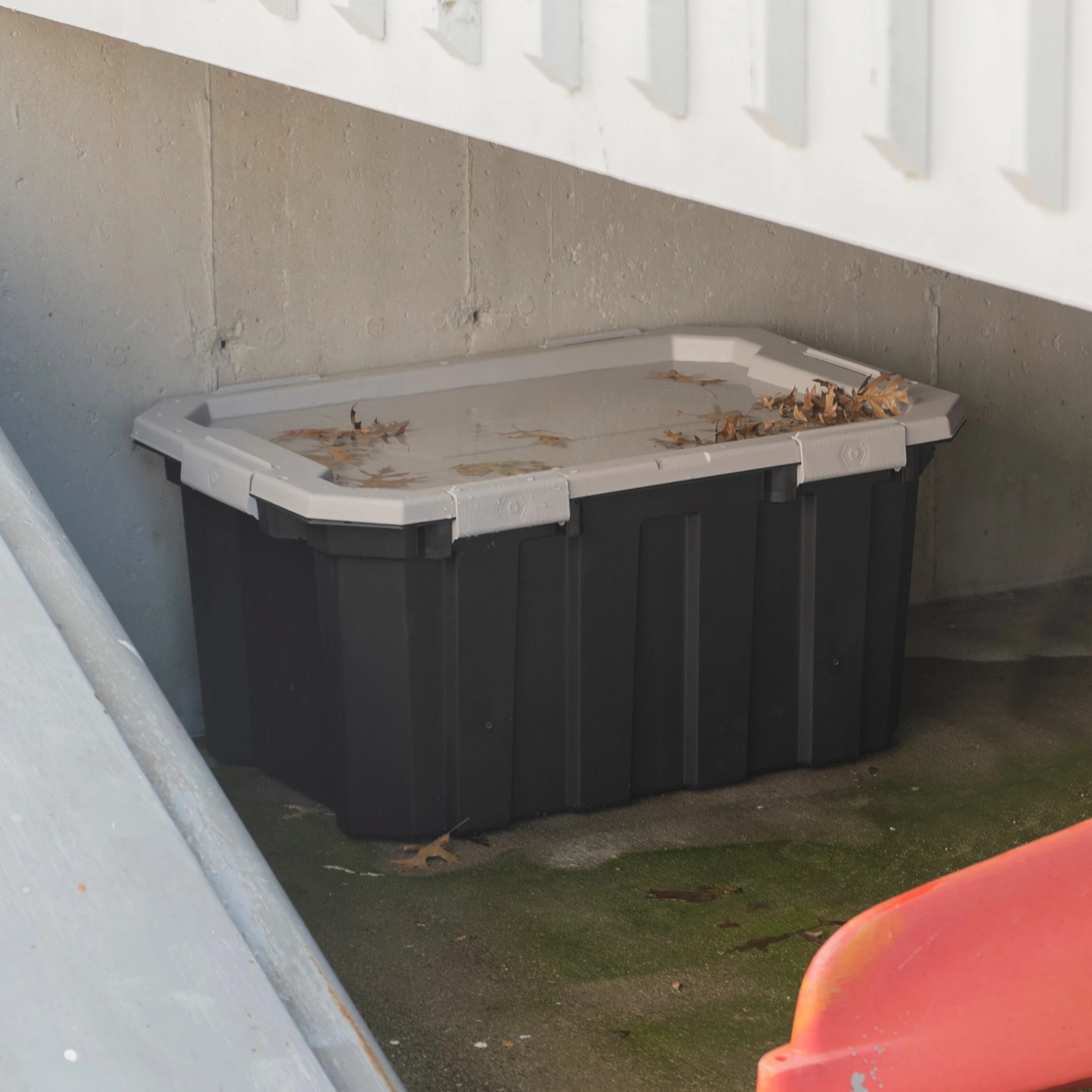 Kobalt Plastic Storage Totes X-large 24-Gallon (96-Quart) Grey Tote Latching Lid 15 Kobalt Plastic Storage Totes X-large 24-Gallon (96-Quart) Grey Tote Latching Lid - Image 15